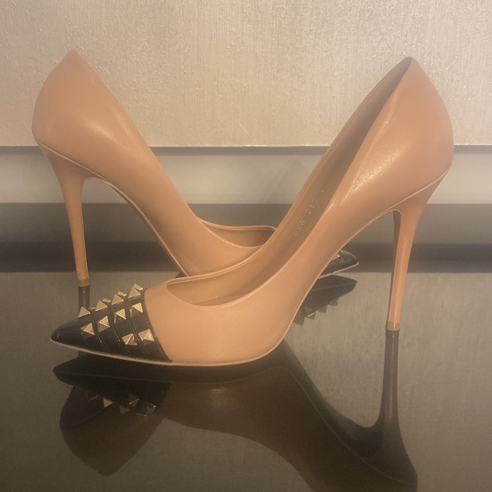 Valentino Alcove Rockstud Pump 110m